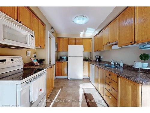 1206 Lindsay Drive, Oakville, ON - Indoor Photo Showing Kitchen With Double Sink