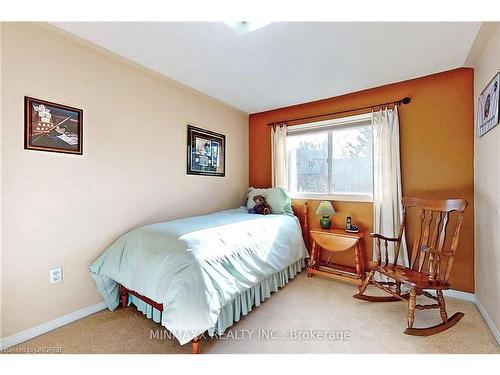 1206 Lindsay Drive, Oakville, ON - Indoor Photo Showing Bedroom