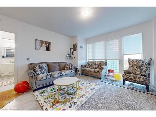 1604B-4655 Metcalfe Avenue Avenue, Mississauga, ON - Indoor Photo Showing Living Room