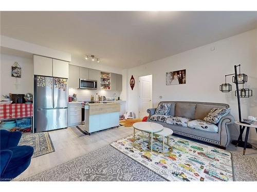 1604B-4655 Metcalfe Avenue Avenue, Mississauga, ON - Indoor Photo Showing Living Room