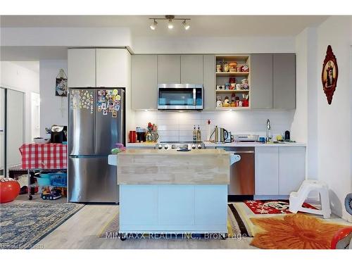 1604B-4655 Metcalfe Avenue Avenue, Mississauga, ON - Indoor Photo Showing Kitchen