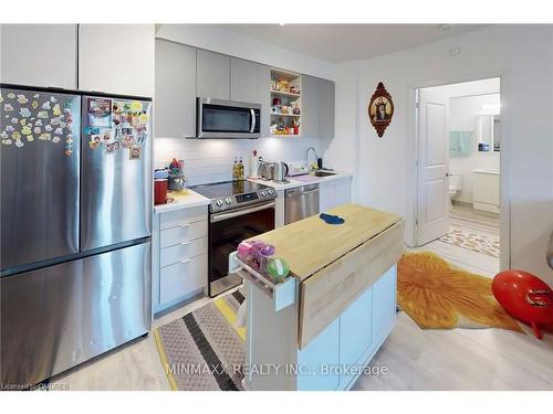 1604B-4655 Metcalfe Avenue Avenue, Mississauga, ON - Indoor Photo Showing Kitchen