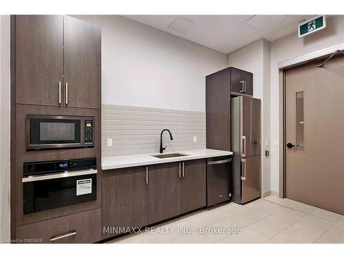 1604B-4655 Metcalfe Avenue Avenue, Mississauga, ON - Indoor Photo Showing Kitchen