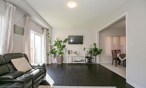 58 Lanark Circle, Brampton, ON - Indoor Photo Showing Living Room