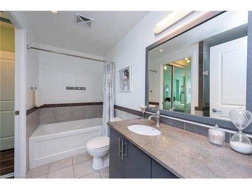 710-1055 Southdown Road, Mississauga, ON - Indoor Photo Showing Bathroom