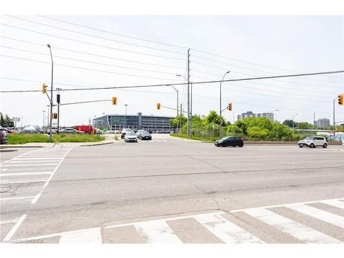 710-1055 Southdown Road, Mississauga, ON - Outdoor