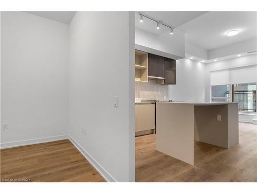 222-395 Dundas Street W, Oakville, ON - Indoor Photo Showing Kitchen