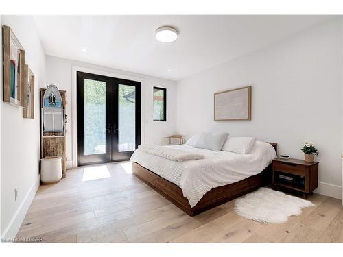 295 Allen Road, Grimsby, ON - Indoor Photo Showing Bedroom