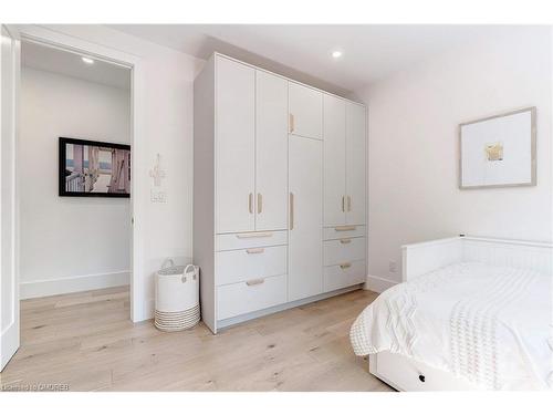 295 Allen Road, Grimsby, ON - Indoor Photo Showing Bedroom