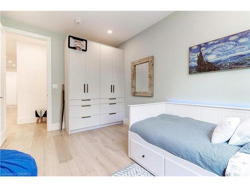 295 Allen Road, Grimsby, ON - Indoor Photo Showing Bedroom