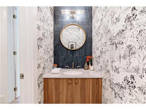 295 Allen Road, Grimsby, ON - Indoor Photo Showing Bathroom