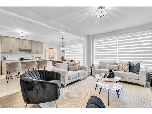 1058 Thompson Drive, Oshawa, ON - Indoor Photo Showing Living Room