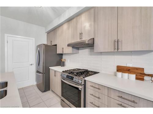 1058 Thompson Drive, Oshawa, ON - Indoor Photo Showing Kitchen With Stainless Steel Kitchen With Upgraded Kitchen