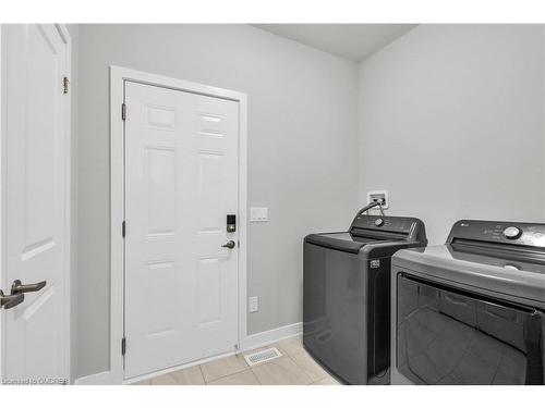 1058 Thompson Drive, Oshawa, ON - Indoor Photo Showing Laundry Room