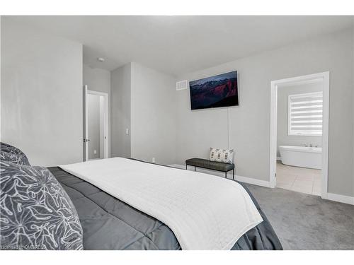 1058 Thompson Drive, Oshawa, ON - Indoor Photo Showing Bedroom