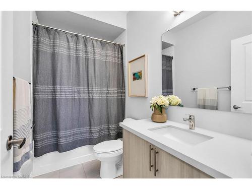 1058 Thompson Drive, Oshawa, ON - Indoor Photo Showing Bathroom