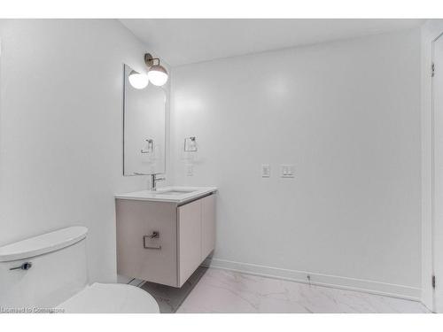 418-395 Dundas Street, Oakville, ON - Indoor Photo Showing Bathroom