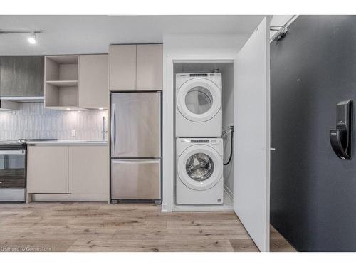 418-395 Dundas Street, Oakville, ON - Indoor Photo Showing Laundry Room