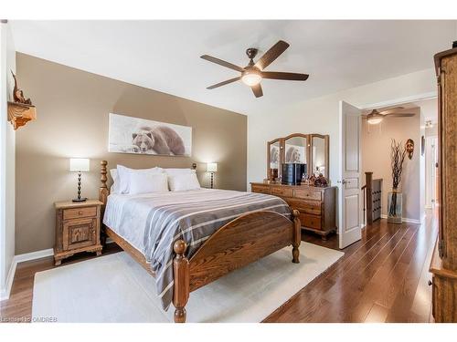 2423 Shadow Court, Oakville, ON - Indoor Photo Showing Bedroom