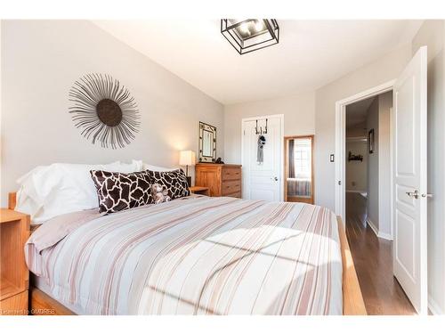 2423 Shadow Court, Oakville, ON - Indoor Photo Showing Bedroom