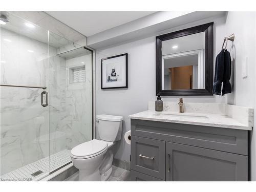 2423 Shadow Court, Oakville, ON - Indoor Photo Showing Bathroom