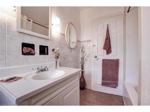 167 West 18Th Street, Hamilton, ON - Indoor Photo Showing Bathroom