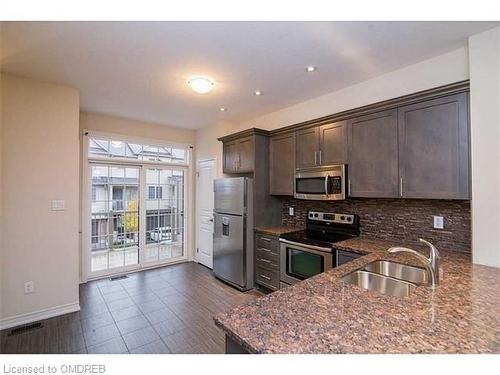 63-541 Winston Road, Grimsby, ON - Indoor Photo Showing Kitchen With Double Sink With Upgraded Kitchen