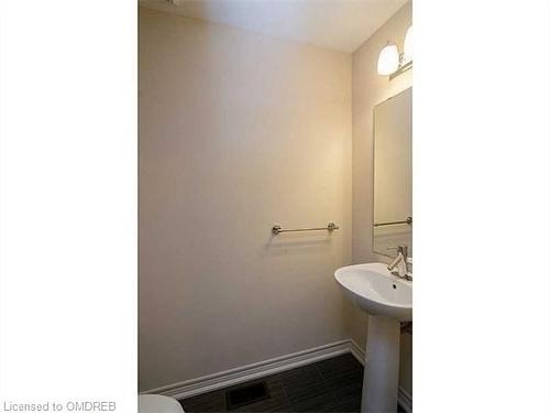 63-541 Winston Road, Grimsby, ON - Indoor Photo Showing Bathroom