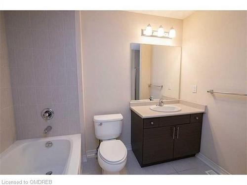 63-541 Winston Road, Grimsby, ON - Indoor Photo Showing Bathroom