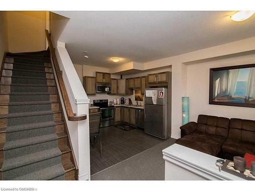 63-541 Winston Road, Grimsby, ON - Indoor Photo Showing Kitchen