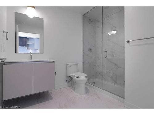 620-395 Dundas Street W, Oakville, ON - Indoor Photo Showing Bathroom