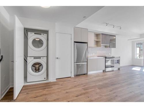 620-395 Dundas Street W, Oakville, ON - Indoor Photo Showing Laundry Room