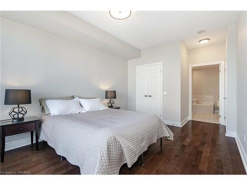 25 Kingsbridge Gardens Circle, Mississauga, ON - Indoor Photo Showing Bedroom