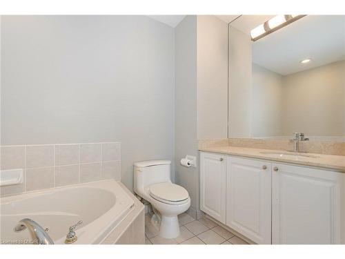 25 Kingsbridge Gardens Circle, Mississauga, ON - Indoor Photo Showing Bathroom