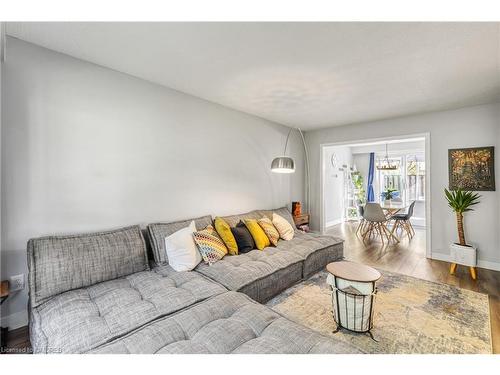 88-5475 Lakeshore Road, Burlington, ON - Indoor Photo Showing Living Room