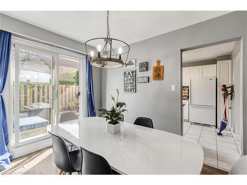 88-5475 Lakeshore Road, Burlington, ON - Indoor Photo Showing Dining Room