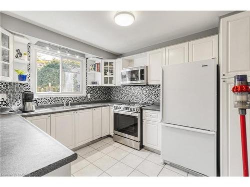 88-5475 Lakeshore Road, Burlington, ON - Indoor Photo Showing Kitchen