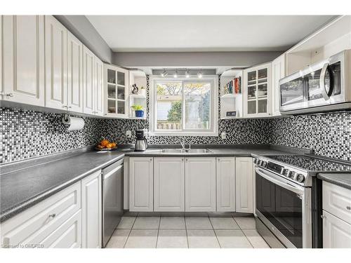 88-5475 Lakeshore Road, Burlington, ON - Indoor Photo Showing Kitchen