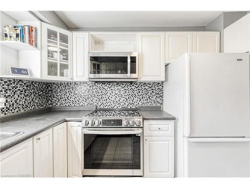 88-5475 Lakeshore Road, Burlington, ON - Indoor Photo Showing Kitchen