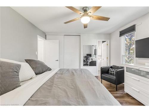 88-5475 Lakeshore Road, Burlington, ON - Indoor Photo Showing Bedroom