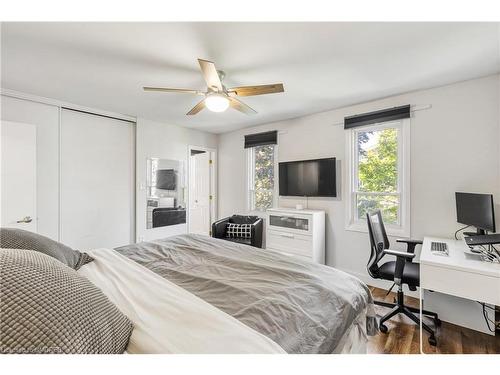 88-5475 Lakeshore Road, Burlington, ON - Indoor Photo Showing Bedroom