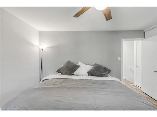 88-5475 Lakeshore Road, Burlington, ON - Indoor Photo Showing Bedroom