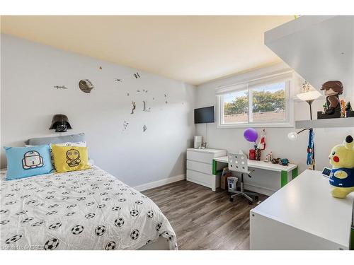 88-5475 Lakeshore Road, Burlington, ON - Indoor Photo Showing Bedroom