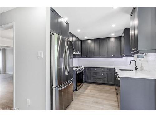 5392 Sheldon Park Drive, Burlington, ON - Indoor Photo Showing Kitchen With Upgraded Kitchen