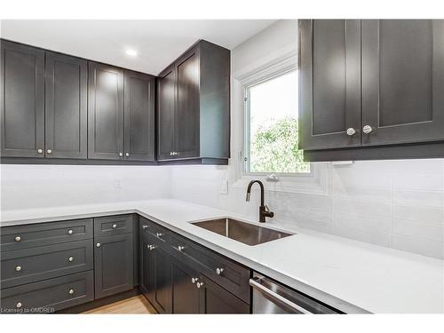 5392 Sheldon Park Drive, Burlington, ON - Indoor Photo Showing Kitchen