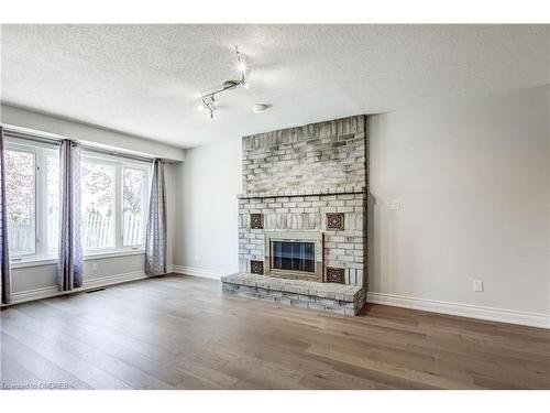 5392 Sheldon Park Drive, Burlington, ON - Indoor Photo Showing Living Room With Fireplace