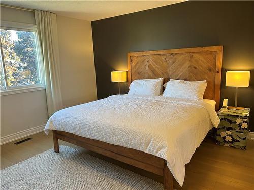 5392 Sheldon Park Drive, Burlington, ON - Indoor Photo Showing Bedroom