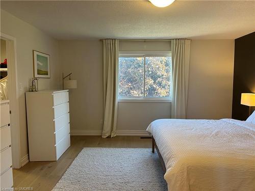 5392 Sheldon Park Drive, Burlington, ON - Indoor Photo Showing Bedroom