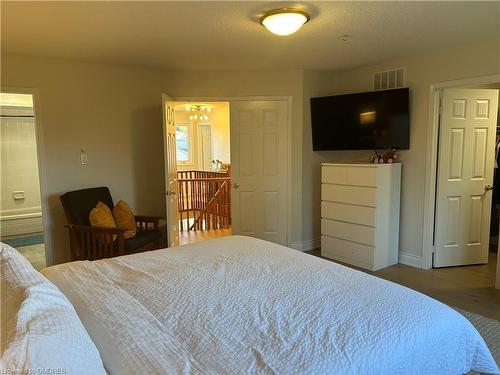 5392 Sheldon Park Drive, Burlington, ON - Indoor Photo Showing Bedroom