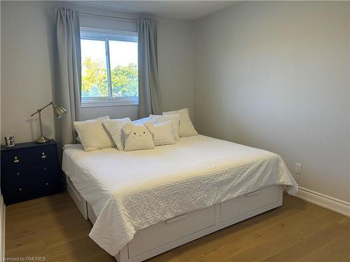 5392 Sheldon Park Drive, Burlington, ON - Indoor Photo Showing Bedroom